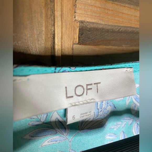 Loft Turquoise Floral V-Neck,flutter sleeve,pockets,airy&flowy, COMFY-size 6 - Picture 11 of 11